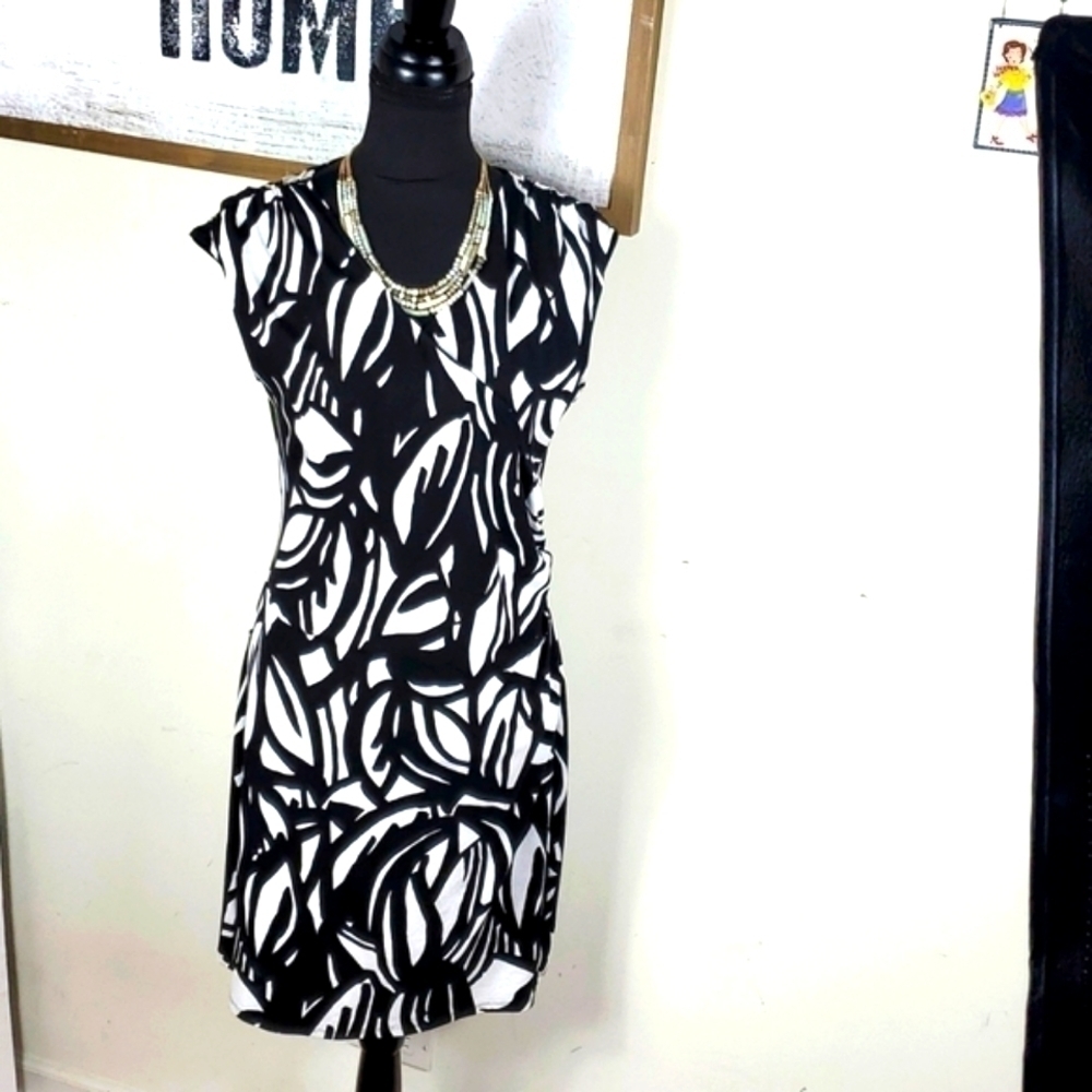 Ann Taylor Loft black & White Floral dress Size Large NWTG